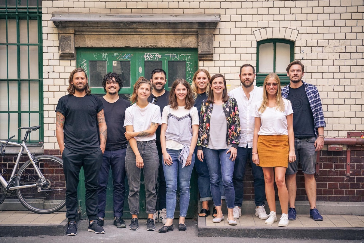 Laden zum Ausflug im Hamburger Hafen (von links): Philipp Herder (Founder Booking/Live and Artist Management Filter Music Group), Jorin Zschiesche (Founder and A&R Filter Music Group), Sti...