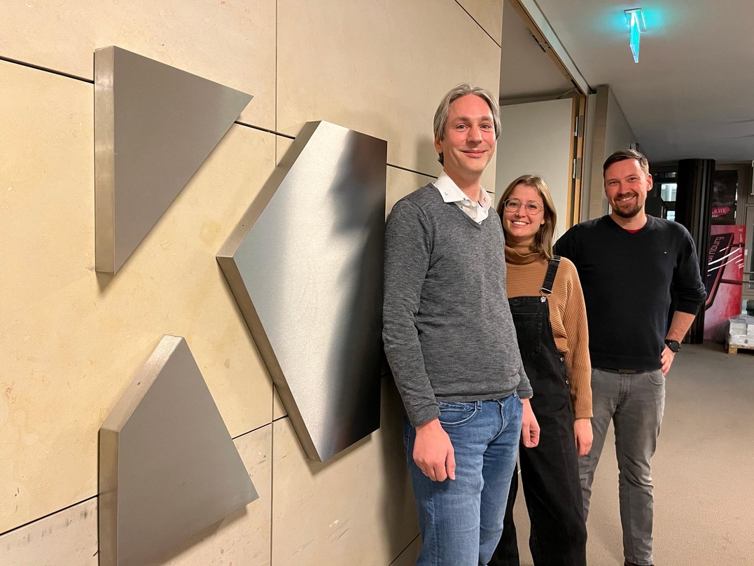 Arbeiten nun miteinander (von links): Joseph Amslinger (Geschäftsführer 35 Grad Music & Publishing), Marie Berger (Labelmanagerin Kontor New Media) und Frank Leffler (Director Music & Audi...