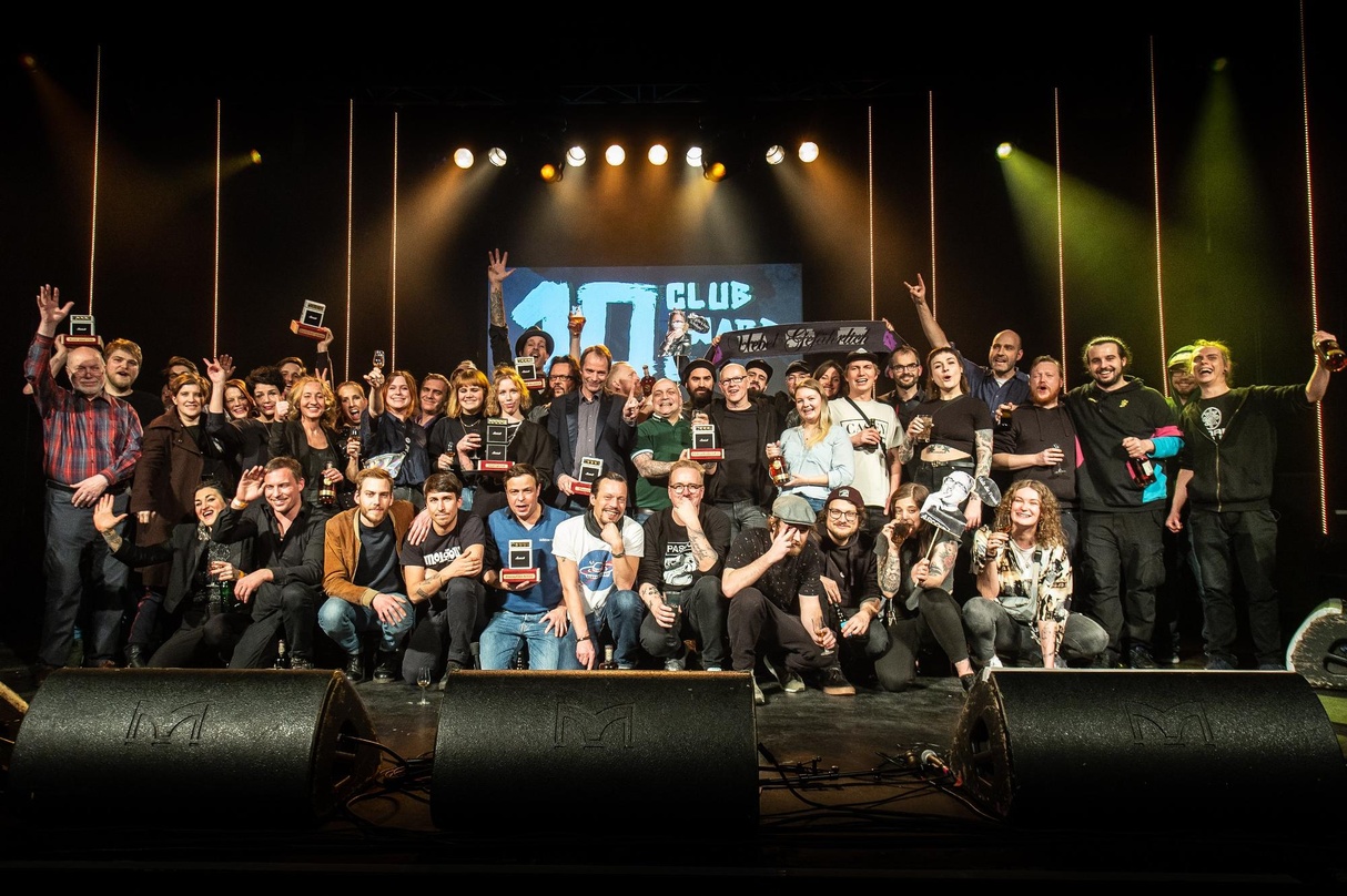Hiere durfte gejubelt werden: Preisträger und Protagonisten des Hamburger Club Awards auf der Docks-Bühne