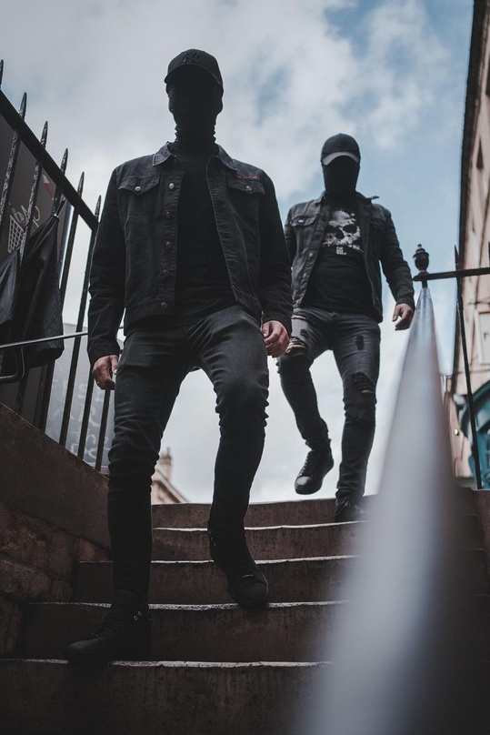 Haben den von Siebenpunkt verlegten Song "Queen Of Chinatown" neu aufgenommen: Wh0