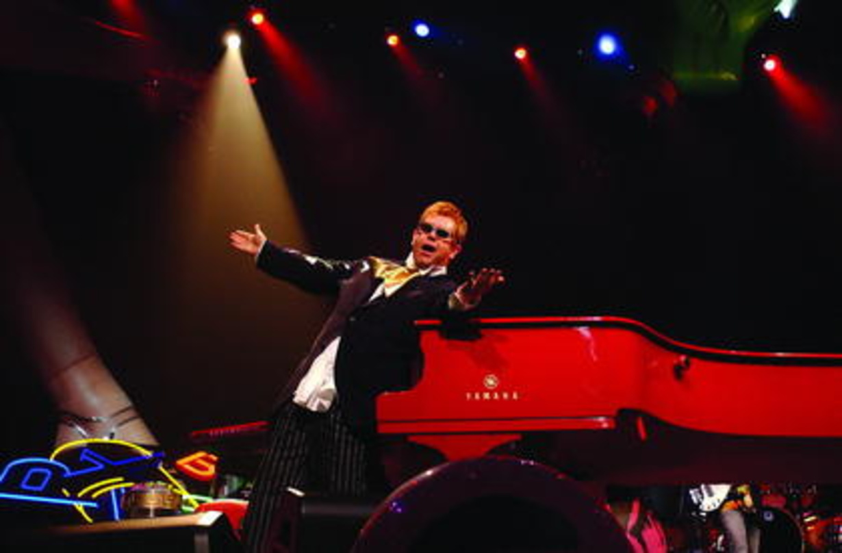Holt Konzerte im Sommer nach: Elton John