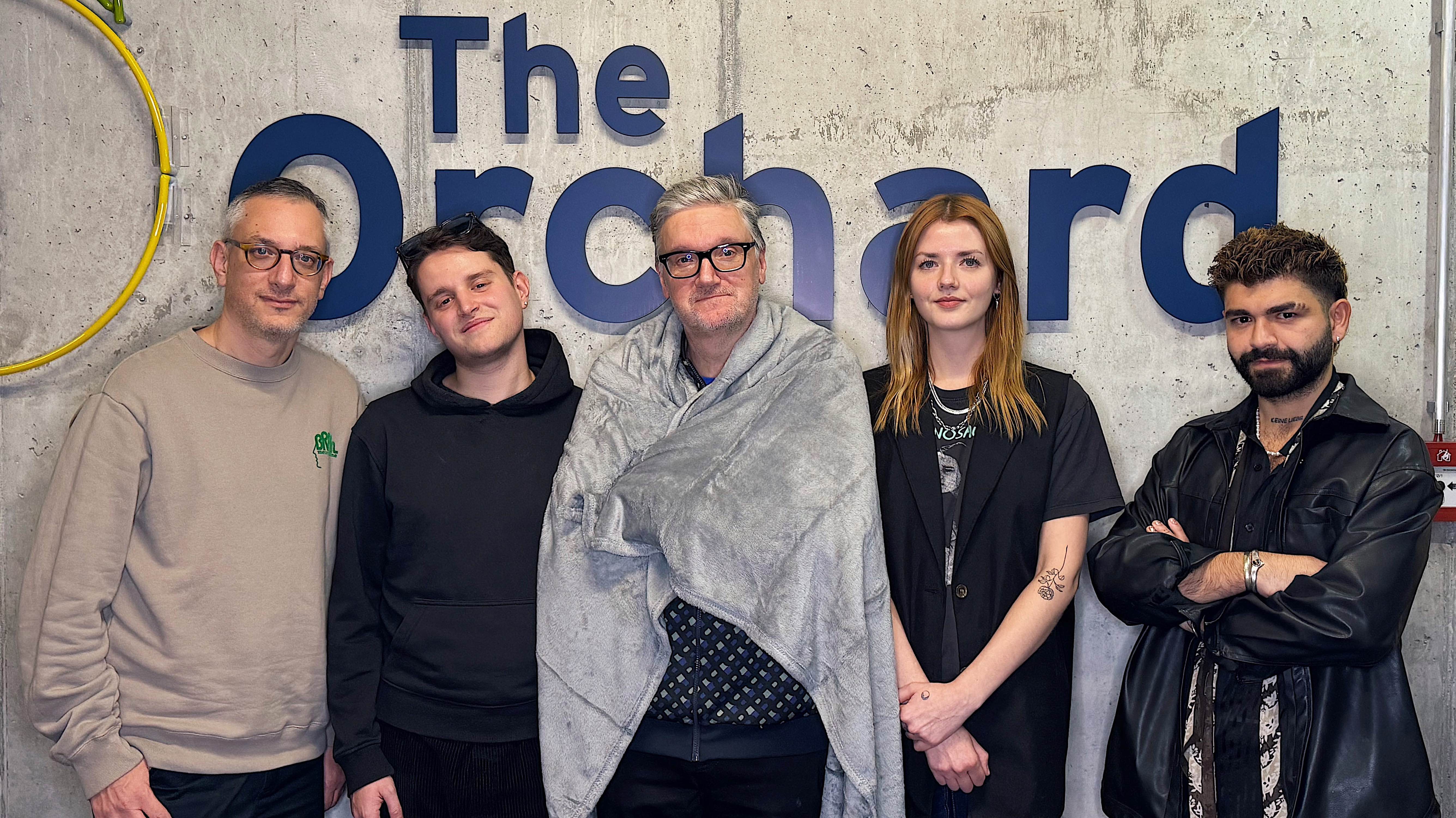Arbeiten zusammen am Projekt Schrotthagen (von links): Heiko Hoffmann /The Orchard), die Musiker und Komponisten Giovanni Berg und Dieter Schleip (beide Schrotthagen), Isa Szczepanski (The...