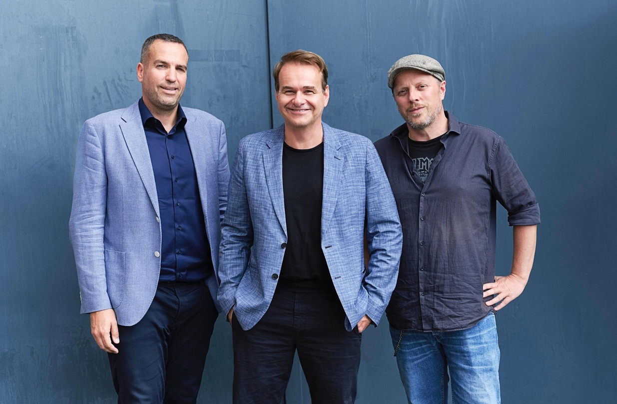 c86d3e2fdce6616c01970fc71f884448db25cdca950ad96b3223032a3264834f Neue Partner (von links): Sascha Rinne (SR Management), Marcus Wolter (Banijay Germany) und Chris Klimek (SR Management Music)