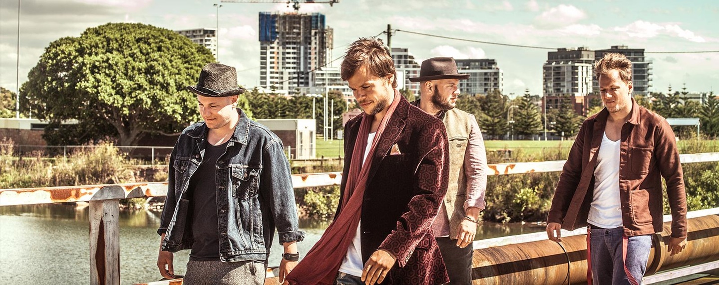 Landen ihren zweiten Album-Spitzenreiter: 77 Bombay Street