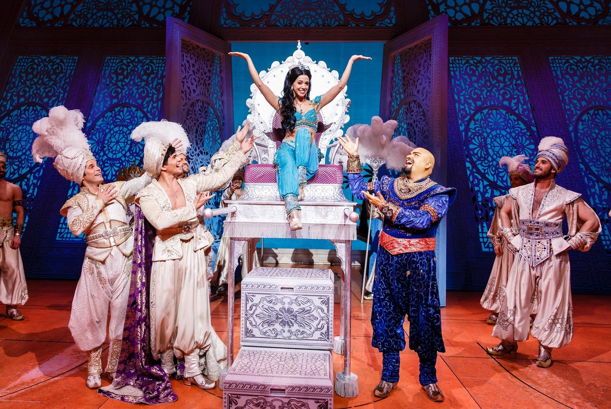 Die Sängerin Vanessa Mai besuchte jüngst das von Stage Entertainment auf die Bühne gebrachte Musical Aladdin, eine Produktion von Disney Theatrical Productions. Die Sängerin schlüpfte im S...