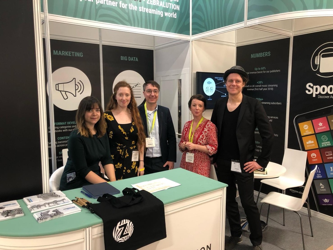 Bei der Präsentation in London (von links): Svenja Goldhausen (Manager Audiobook DACH), Ella Gray Thomas (Junior Audiobook Manager UK), Sascha Lazimbat (COO), Carla Herbertson (Head of UK ...