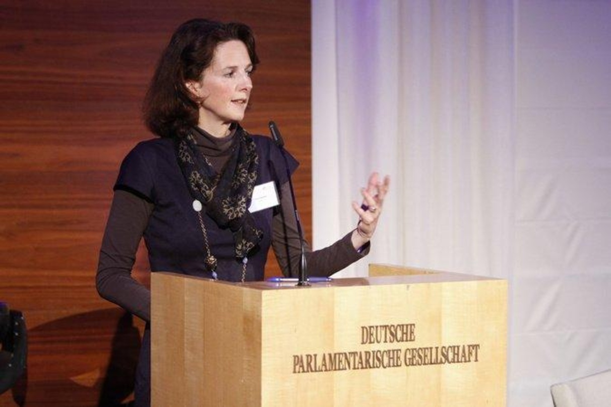 Vertrat mehr als 20 Jahre lang die Interessen der Musikwirtschaft auf der europäischen Bühne: Olivia Regnier, hier bei einem Parlamentarischen Abend des Bundesverbands Musikindustrie Ende ...