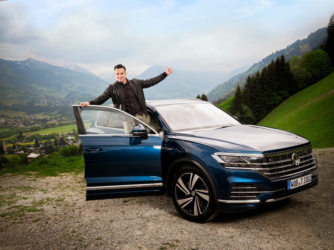 Crossmediale Vermarktung: Andreas Gabalier mit einem VW Touareg