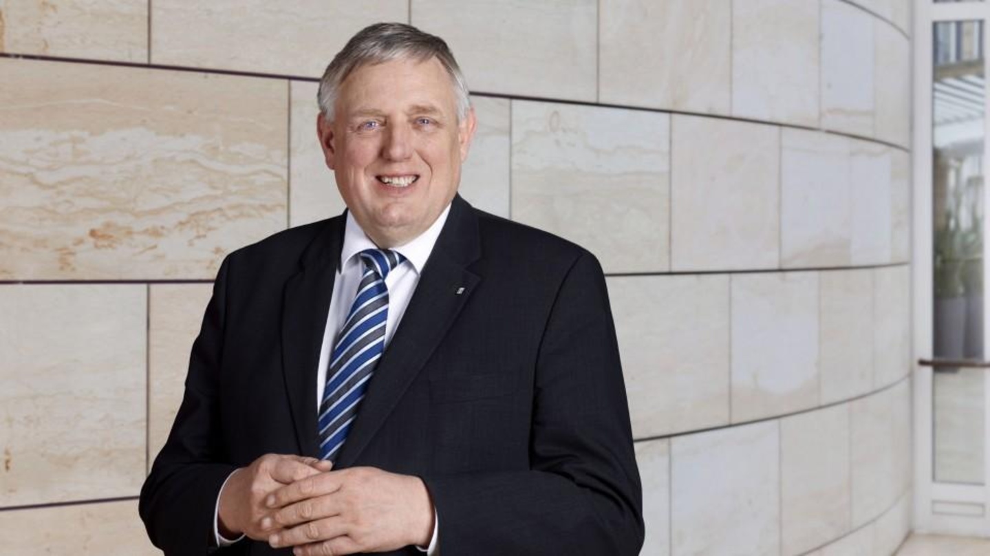 Sieht die Vermeidung größerer Menschenansammlungen als wichtige Maßnahme, um die Coronavirus-Verbreitung zu verlangsamen: Karl-Josef Laumann. NRW-Minister für Arbeit, Gesundheit und Soziales