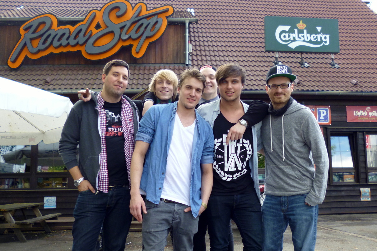 Neue Partner (von links): Vitja-Manager Christoph Zehetleitner, David Beule, Daniel Pampuch, Vladimir Dontschenko, Mario Metzler (alle Vitja) und Alexander Schröder (Geschäftsführer Redfie...