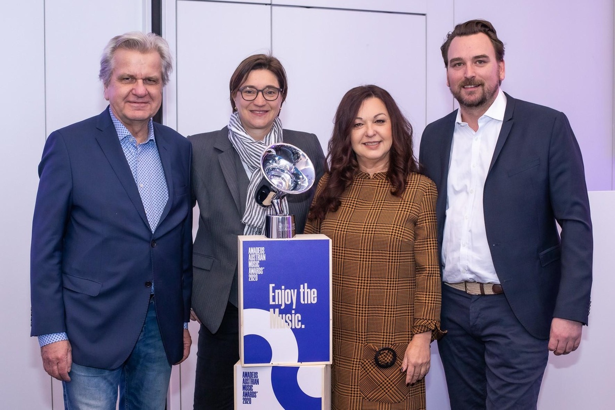 Feiern das Jubiläum der Amadeus Austrian Music Awards (von links): Peter Vieweger (Präsident der AKM), Lisa Totzauer (ORF-1-Channelmanagerin), Monika Eigensperger (ORF-Radiodirektorin) und...