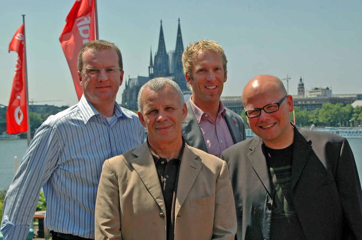 Stellten Music Unlimited Cologne vor (v.l.n.r.): Jens Kürten (Leiter Externe Kommunikation Vodafone D2), Hubert Wandjo (Geschäftsführer Popakademie Baden Württemberg), Ralf Plücker (Head o...