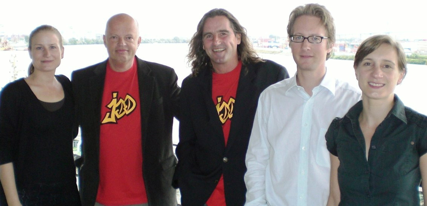 Machen JDD (v.l.n.r.): Sarah Ostermann (edelkids), Achim Oppermann und Addo Casper (Konzept, Idee, Management und Produktion JDD), edel-COO Timo Steinberg und Katja Kalkbrenner (Director L...