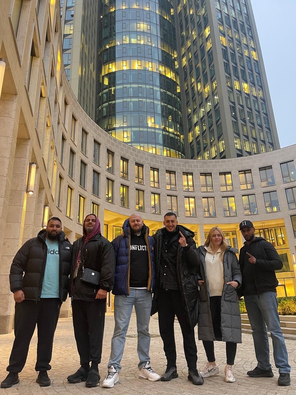 Selbstbewusste Allianz (von links): Asfand Saeed, Massiv, Patrick Thiede, Ramo, Anika Krahn und Joni.