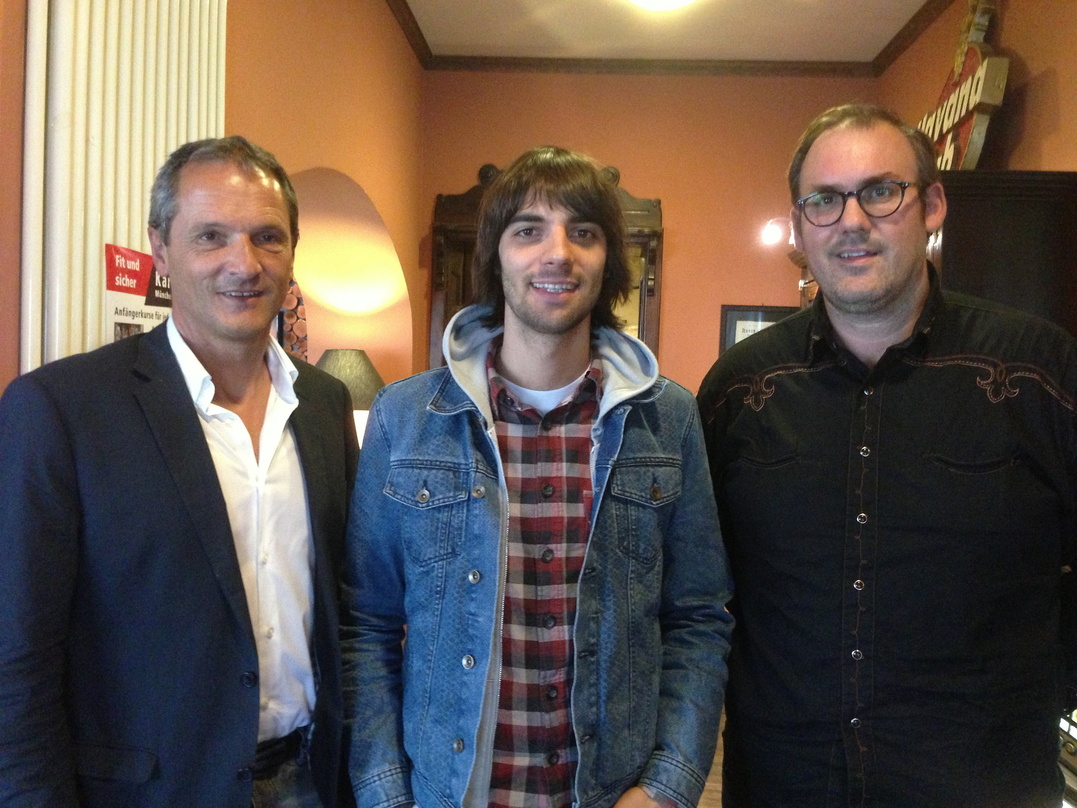 Neue Partner (von links): Rudi Schedler (Schedler Music), Max von Milland und Dave-John Reichert (Manager Max von Milland)