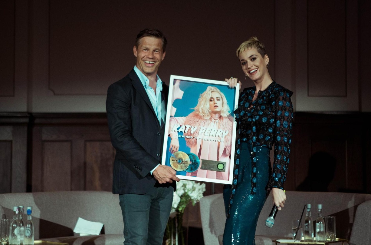 Feierten in Berlin den Erfolg der neuen Single (von links): Frank Briegmann und Katy Perry