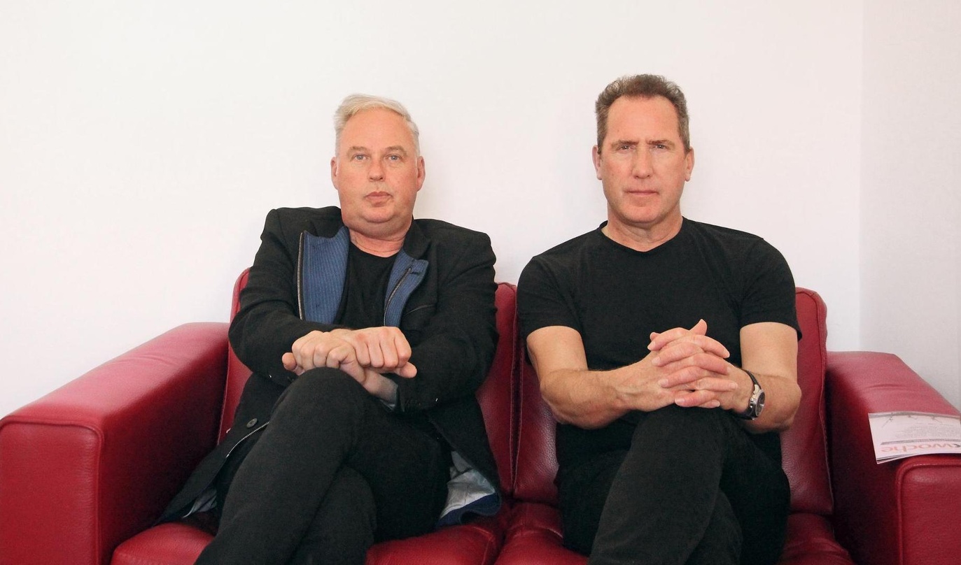 Aufgeweckte Gesprächspartner (von links) auf der MusikWoche-Couch: Paul Humphreys und Andy McCluskey von Orchestral Manoeuvres In The Dark
