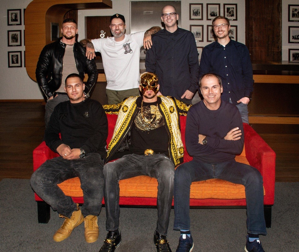 Legen zusammen los: die Partner von Supremos Musik und Warner Music