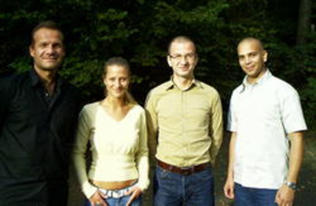 Besiegelten den Vertrag zwischen edel und Clubstar (v.l.n.r.): Michael Bartels (Geschäftsführer edel distribution), Nina Tittel (Clubstar), Ufuk Kilic (Geschäftsführer Clubstar) und Karim ...