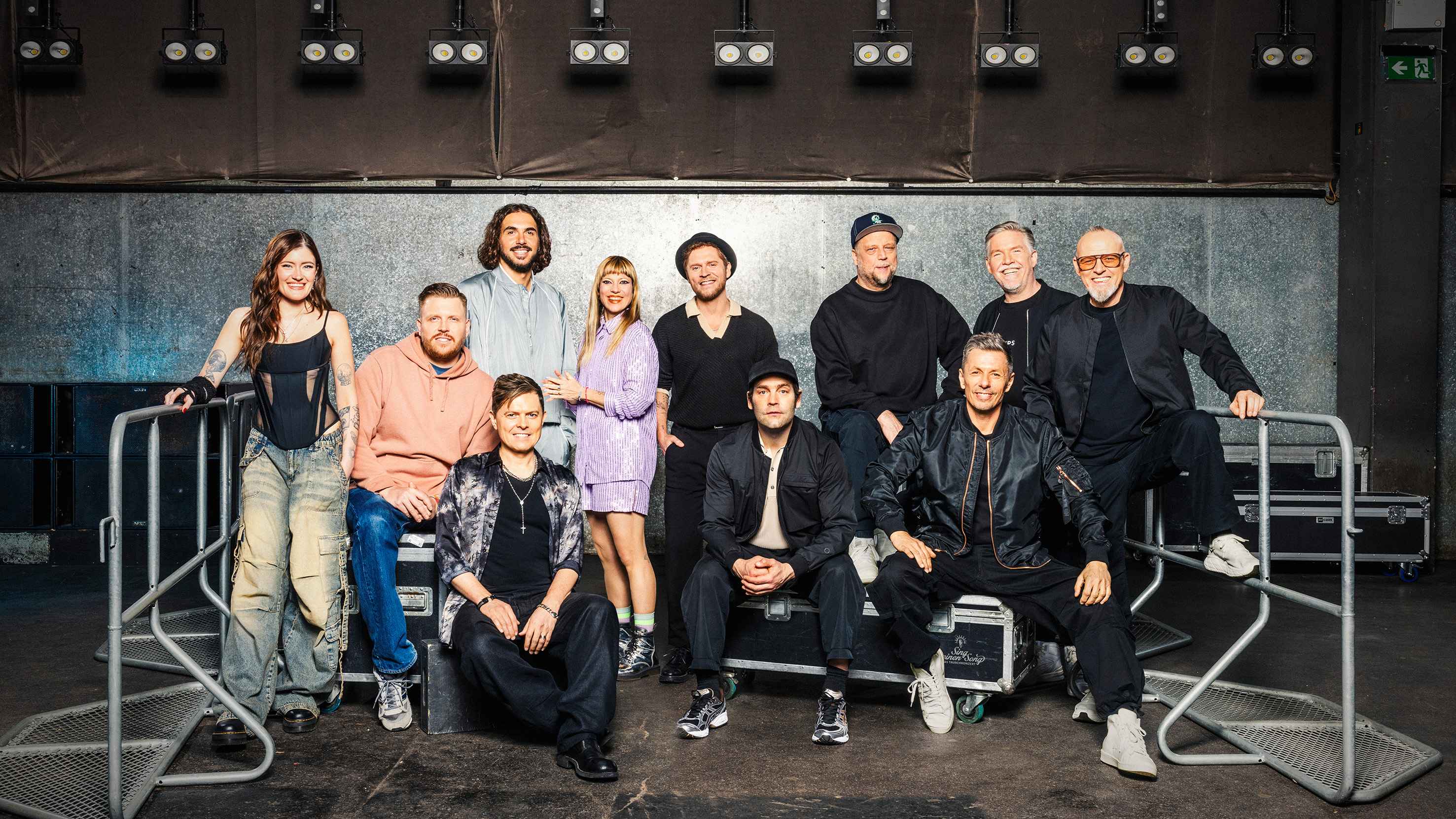 Tauschen bei Vox ihre Songs (von links): Madeline Juno, Finch, Boki, Michael Patrick Kelly, Mieze Katz, Johannes Oerding und die Fantastischen Vier.