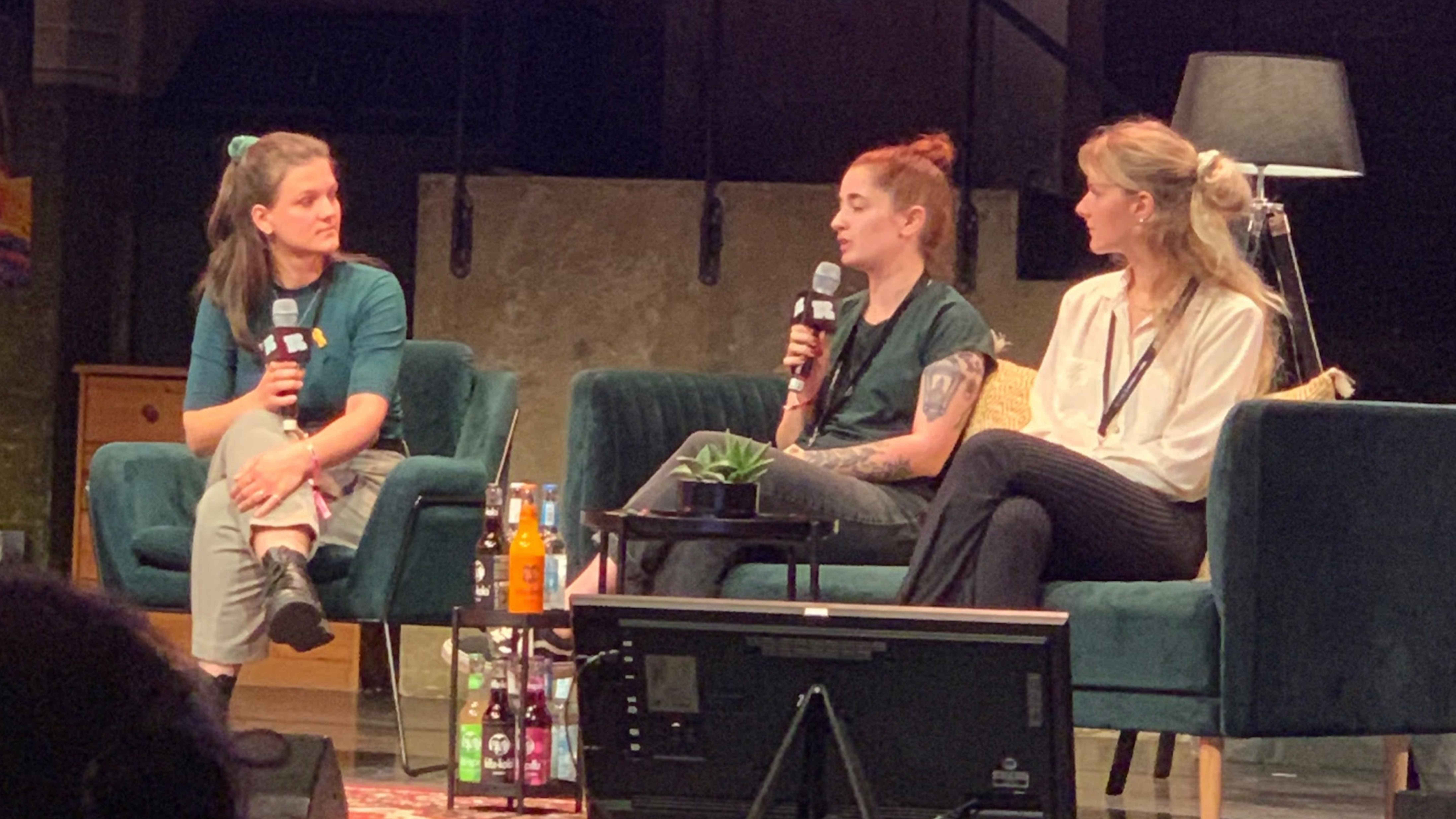 Stellten die Ergebnisse der Testphase in Hamburg vor (von links): Melinda Weidenmueller (Head Of Climate Assesment Thema1/Aktionsnetzwerk Nachhaltigkeit), Sinah Jones (Veranstaltungsleitun...