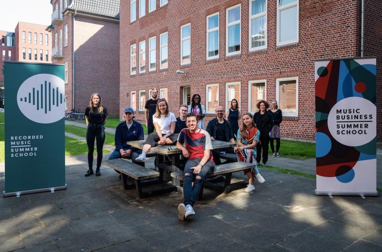 Sonnige Aussichten: die Music Business Summer School fand trotz Corona auch 2020 im Vorfeld des Reeperbahn Festivals statt, hier die Teilnehmer der Recorded Music Summer School