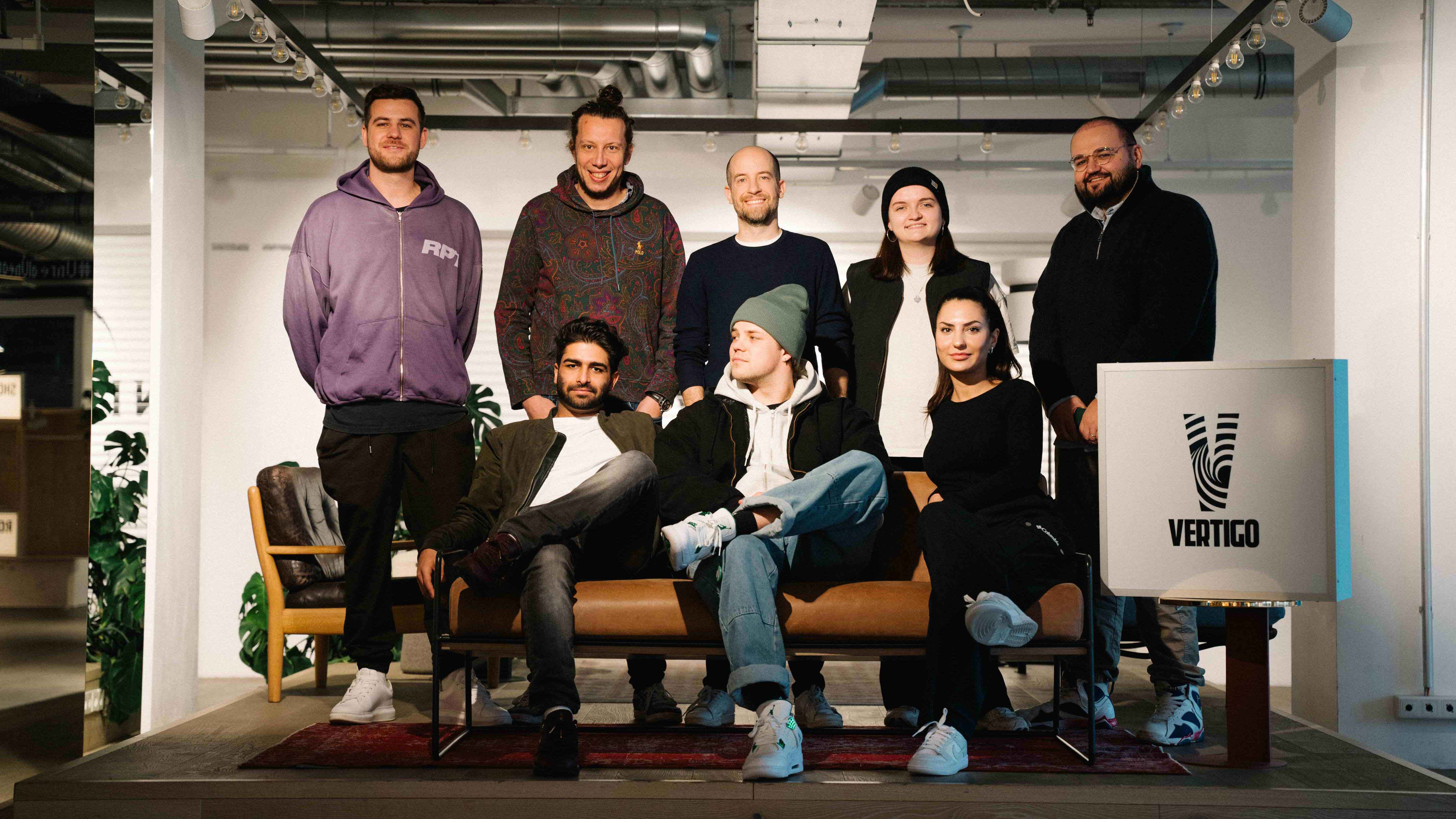 Machen gemeinsame Sache (oben, von links): Christoph Thesen  (Management, The Powerhouse), Martin Lanzerath (VP A&R, Head Of Label Vertigo Berlin), Christian Meine (VP Marketing, Head Of L...