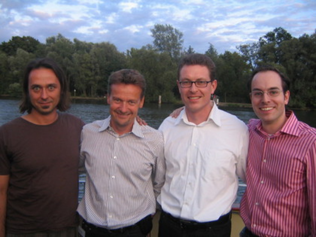 Auf der Spree (v.l.n.r.): Markus Kühn, Thomas Gries (Division Marketing Director Coca-Cola GmbH), Heiko Trimpel und Steven Moran