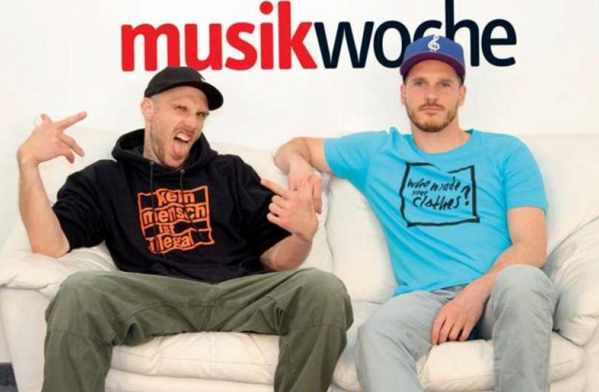 Plauderten ausgelassen über ihr fünftes Studioalbum: die beiden Sänger Mal Elevé (links) und Carlito