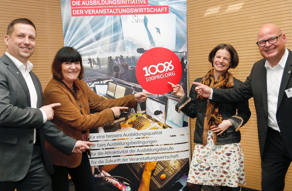 Wollen die Ausbildungssituation verbessern(von links): Ralf Stroetmann (VPLT), Bettina Rosenbach (AUMA), Ilona Jarabek (EVVC) und Andreas Weber (FAMAB)