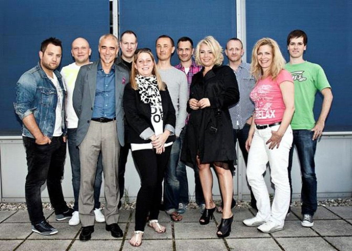 Trafen sich in München: Kim Wilde (4.v.r.) und ihr Team von Sony Music und Starwatch||Trafen sich in München (v.l.n.r.): Patrick von Strenge (Marketing Director Sony Music Columbia Four Mu...