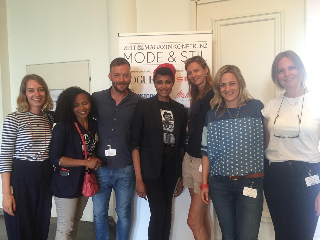 Kamen zur Fashion Week zusammen (von links): PIL-Managerin Victoria Kaempfe, Managerin Fatoumia Mladjao, Director TV + Press Promotion und PIL Friedrich Kraemer, Imany und die drei PIL-Man...