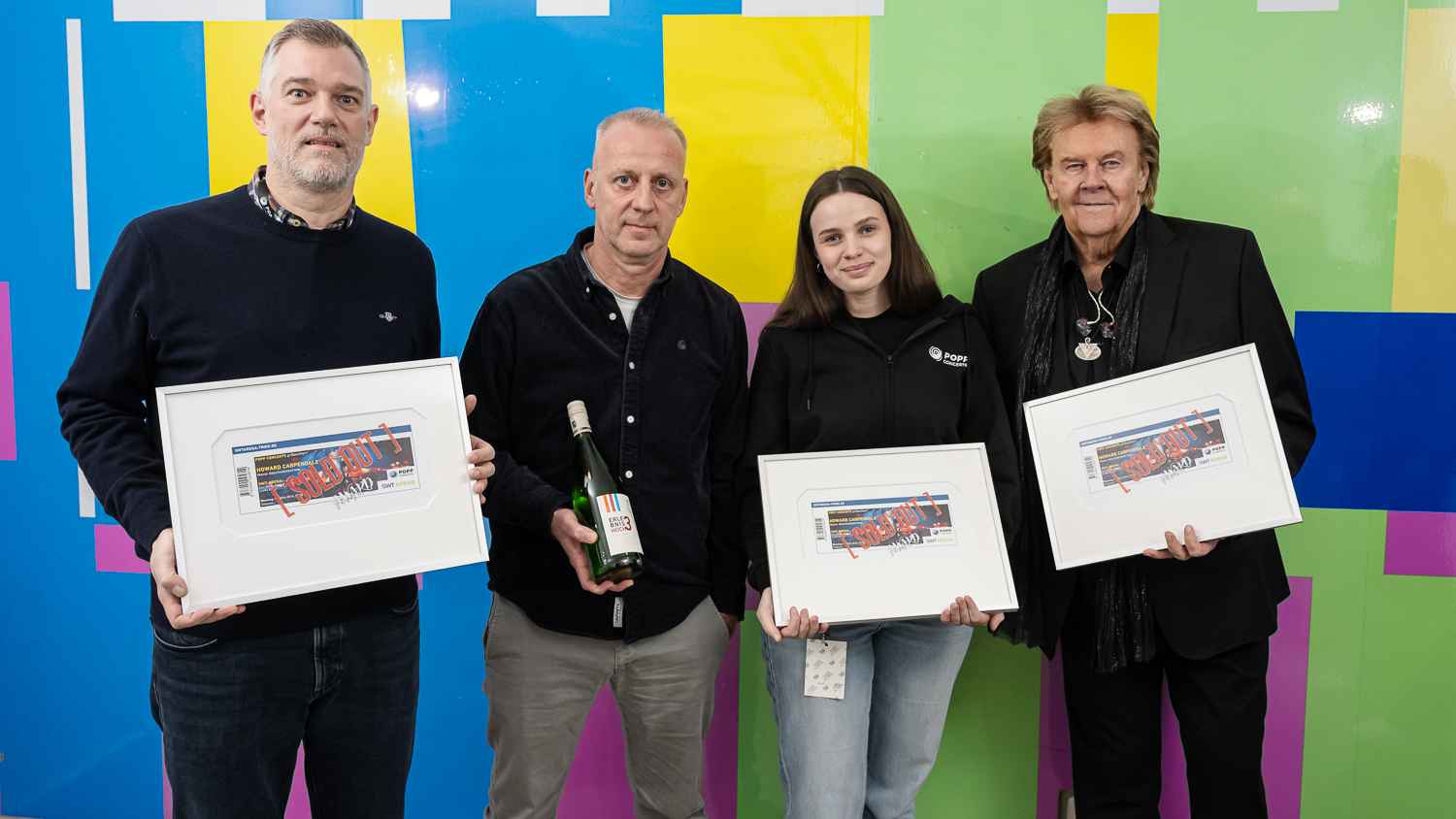 Bei der Verleihung des Sold Out Awards (von links): Dirk Schudak (Popp Concerts), Arnd Landwehr (Geschäftsführer MVG Trier), Emma Pauly (Popp Concerts) und Howard Carpendale.