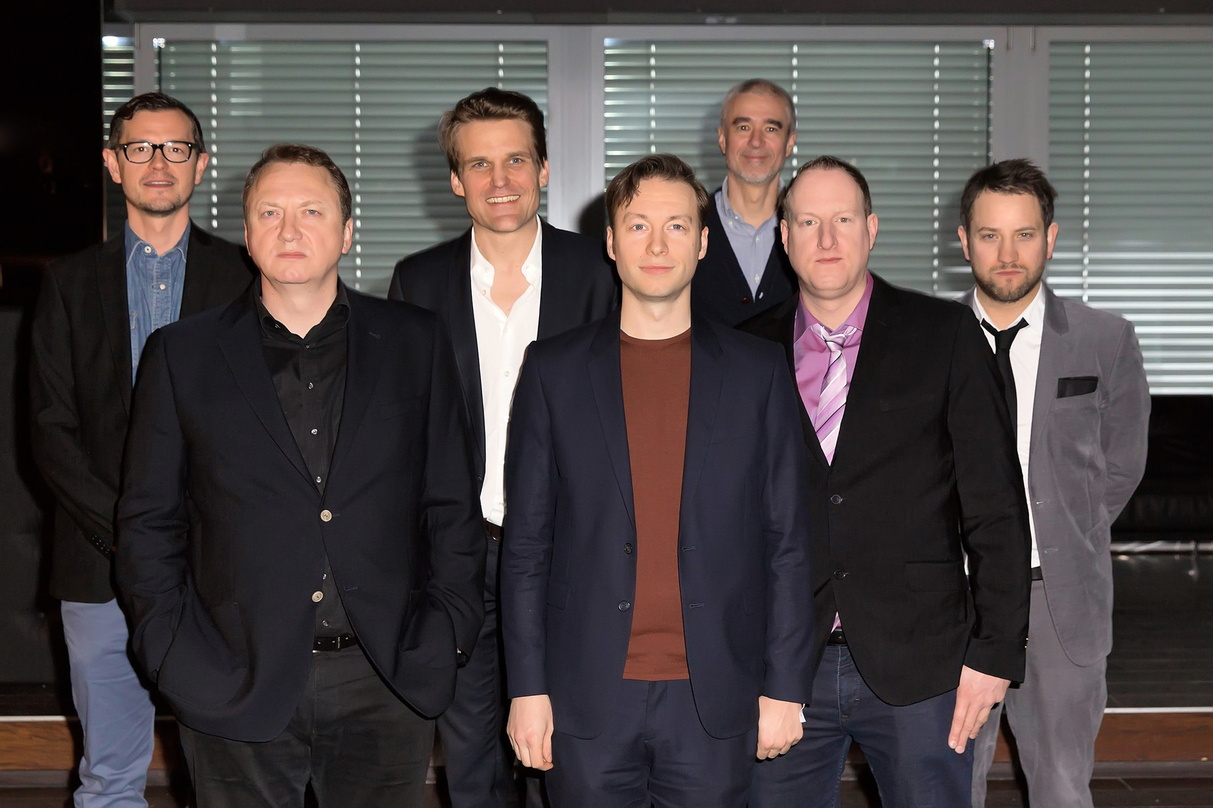 Trafen sich im Rahmen des Echos 2013 (von links): Nico Gössel (Director Promotion), Markus Hartmann (Celsius Management), Philip Ginthör (CEO Sony Music Entertainment GSA), Das Gezeichnete...