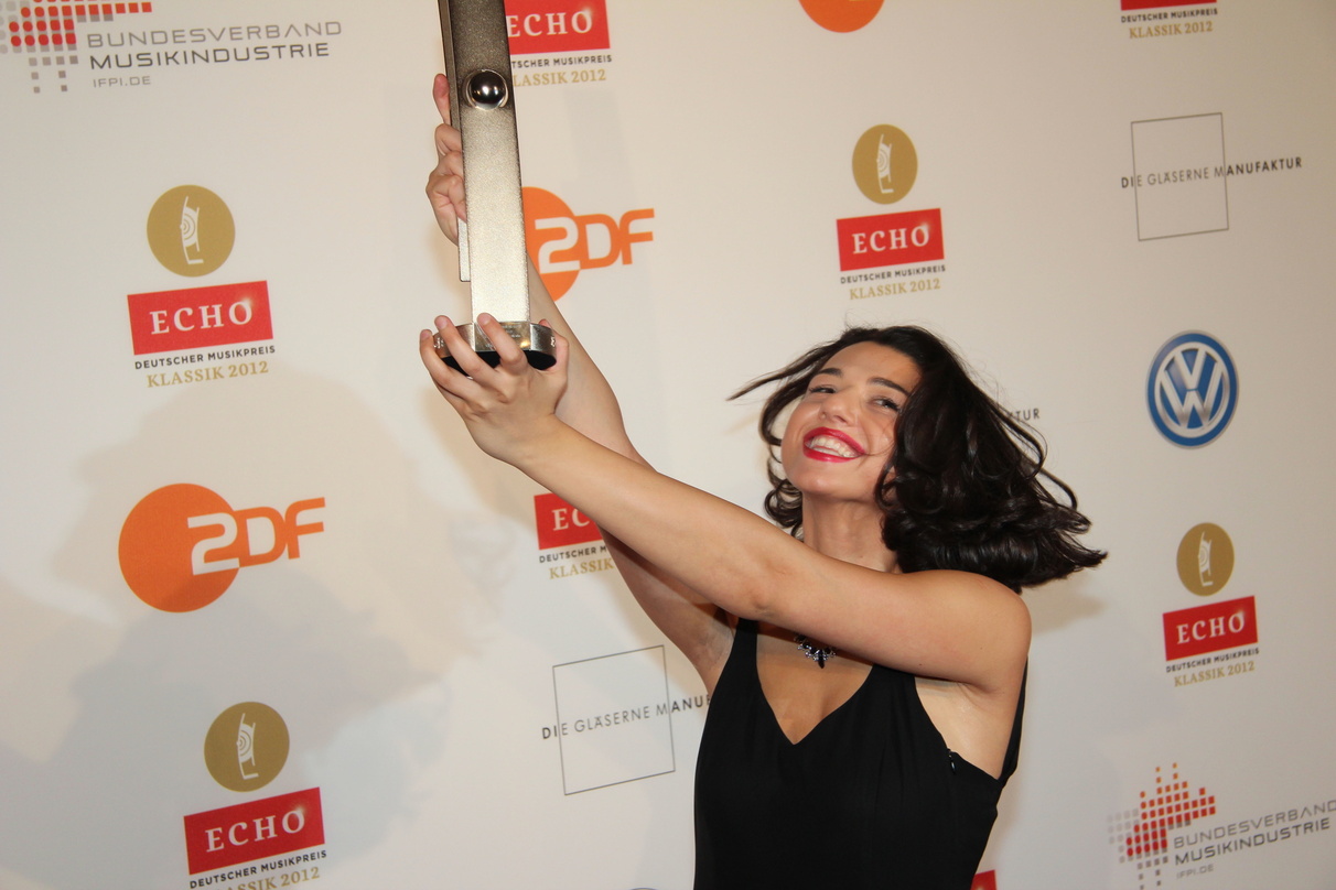 Die georgische Pianistin Khatia Buniatishvili war eine von zahlreichen Preisträgern, die am 14. Oktober 2012 im Rahmen einer festlichen Gala im Konzerthaus Berlin einen Echo Klassik erhiel...
