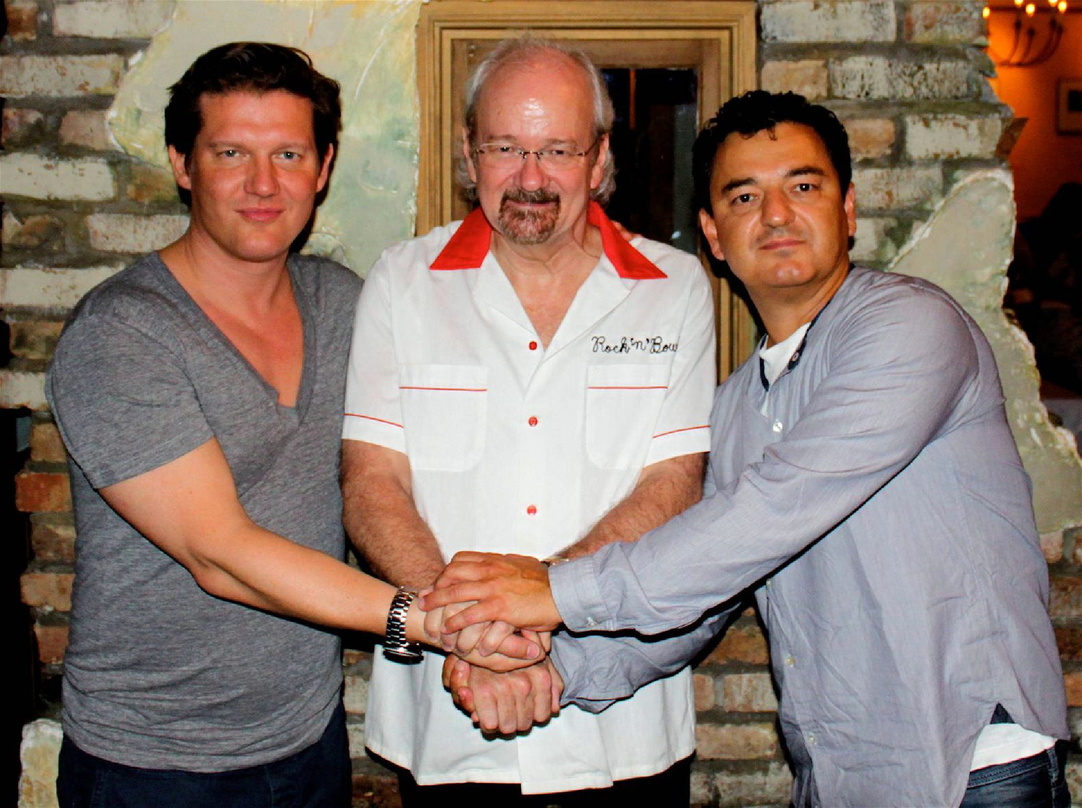 Einigten sich (v.l.n.r.): Olaf Pozsgay (Head of International Intergroove), Jim Cuomo (EVP/General Manager E1 Music Distribution) und Ralf Reichert (Managing Director Intergroove)