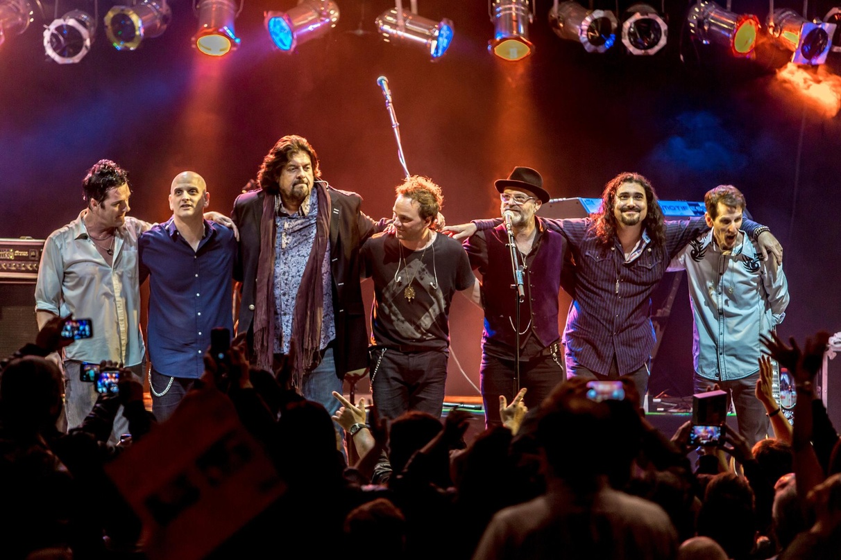 Will 2017 wieder mit Liveshows die Fans frohlocken lassen: Alan Parsons (3. von links) mit seinem Live Project