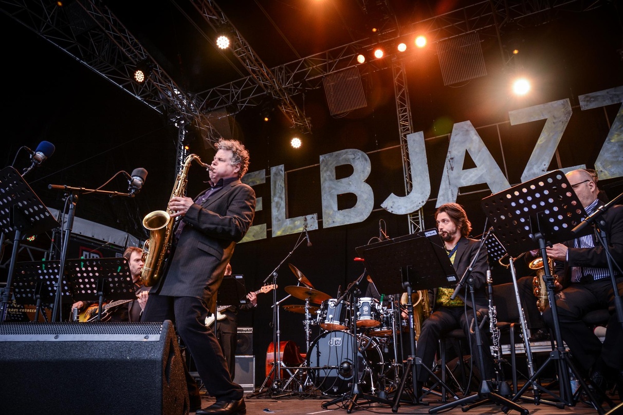 Begeisterten auf der Hauptbühne: Saxofonist Lenny Pickett und das UMO Jazz Orchestra