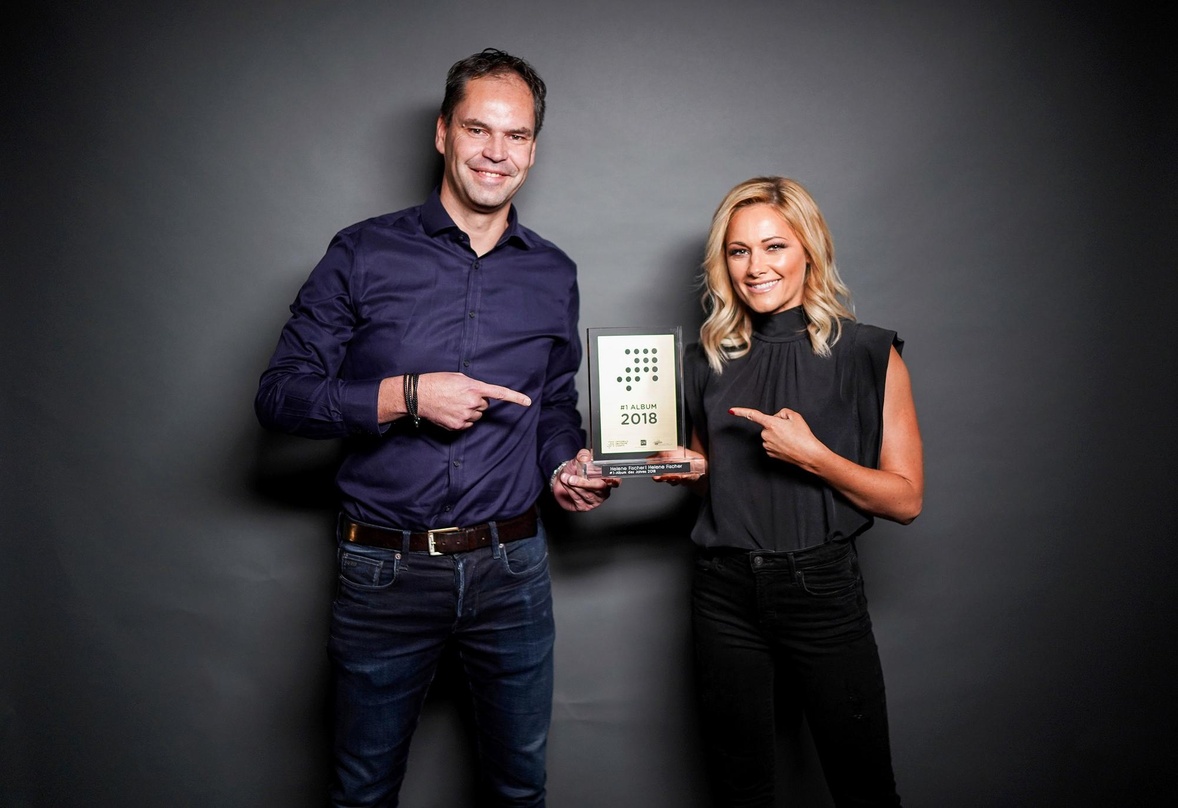 Bei der Verleihung in Düsseldorf: Mathias Giloth und Helene Fischer
