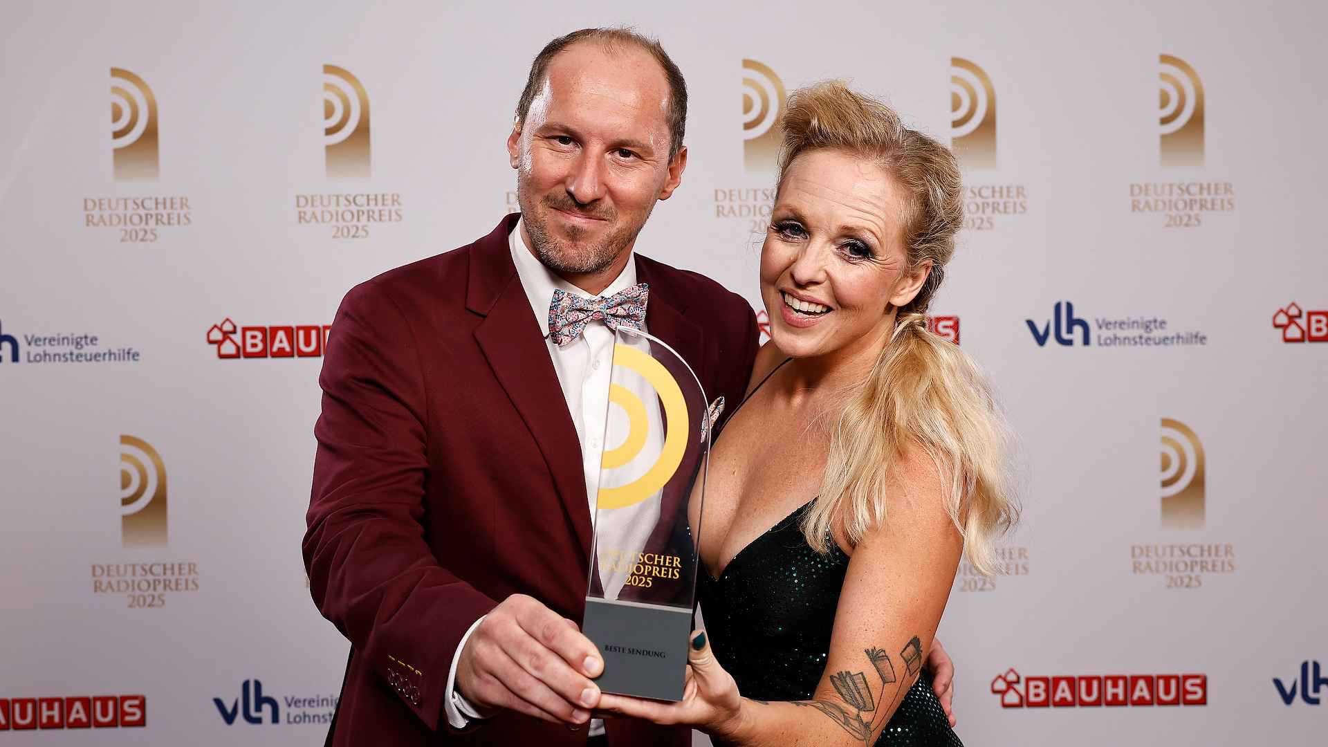 Schnappten sich den Preis für die "Beste Sendung": Dominik Kollmann (links) und Elise Hoffmann von egoFM.