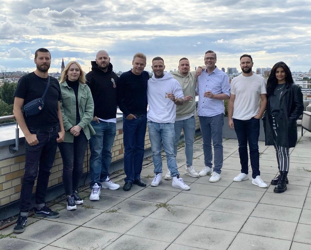 Neue Partner (von links): Christian Weiss (Senior Director Business & Legal Affairs Universal Music), Anika Krahn (Head of Marketing Chapter One), Patrick Thiede (General Manager Chapter O...