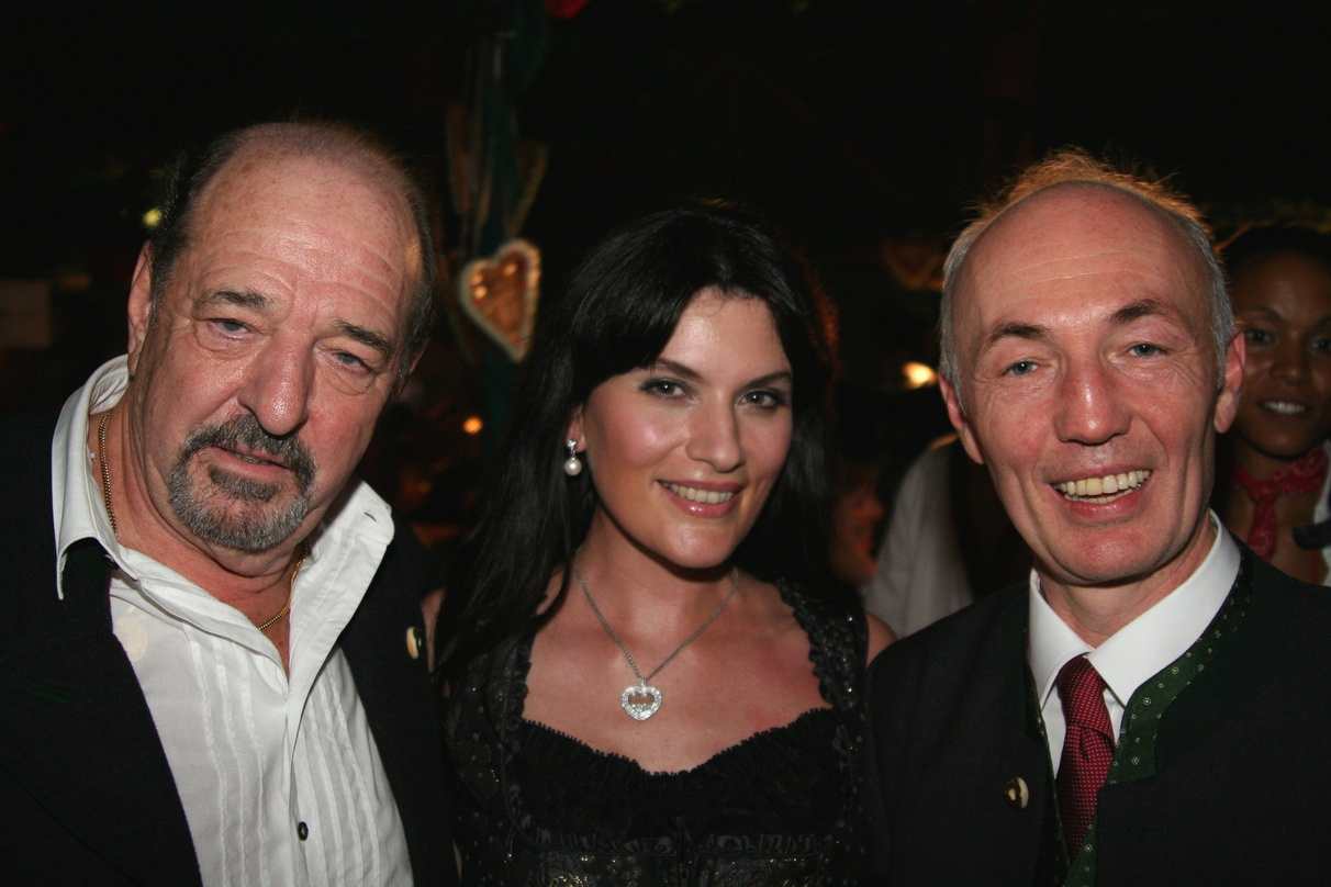 Folgten dem Ruf von Gottfried Zmeck (r.) zum Wiesntreff: Ralph Siegel und Kriemhild Jahn ...