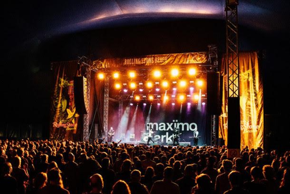 Hier war es voll: Rolling Stone Beach 2022, hier beim Konzert von Maximo Park