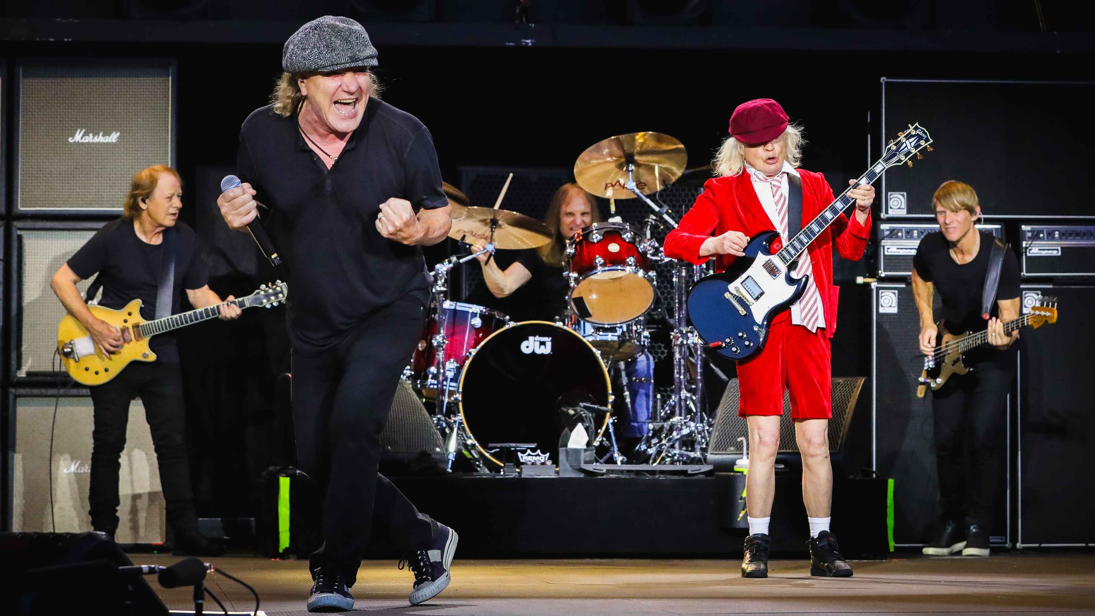 Spielen in Düsseldorf mit einem Dach über den Köpfen: das Konzert von AC/DC zieht vom Open Air Park in die Merkur Spiel-Arena.