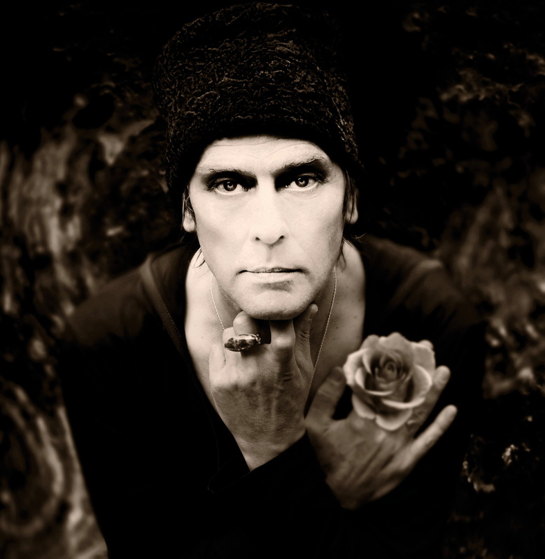 Auf der Bühne immer eine imposante Erscheinung: Peter Murphy