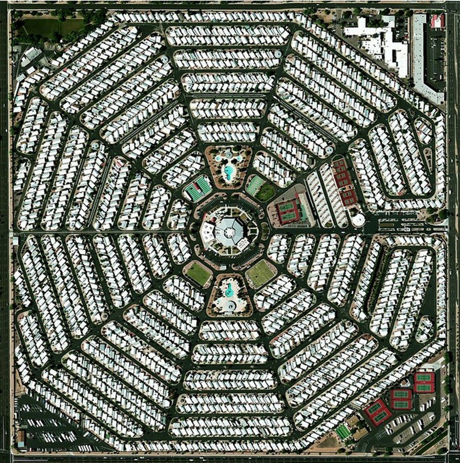 Modest Mouse – Strangers To Ourselves