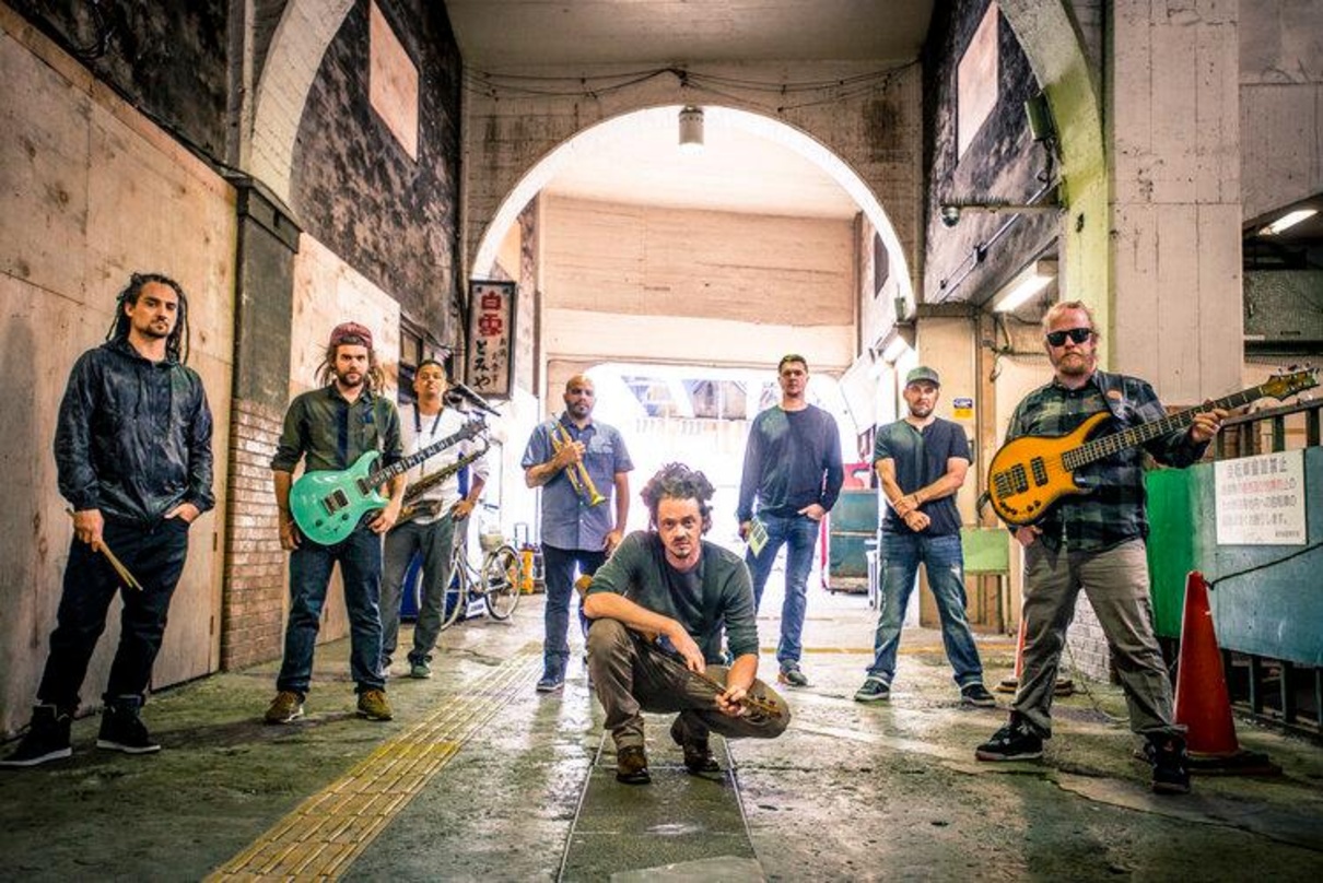 Haben 2022 einen Grammy für das beste Reggae-Album gewonnen: SOJA