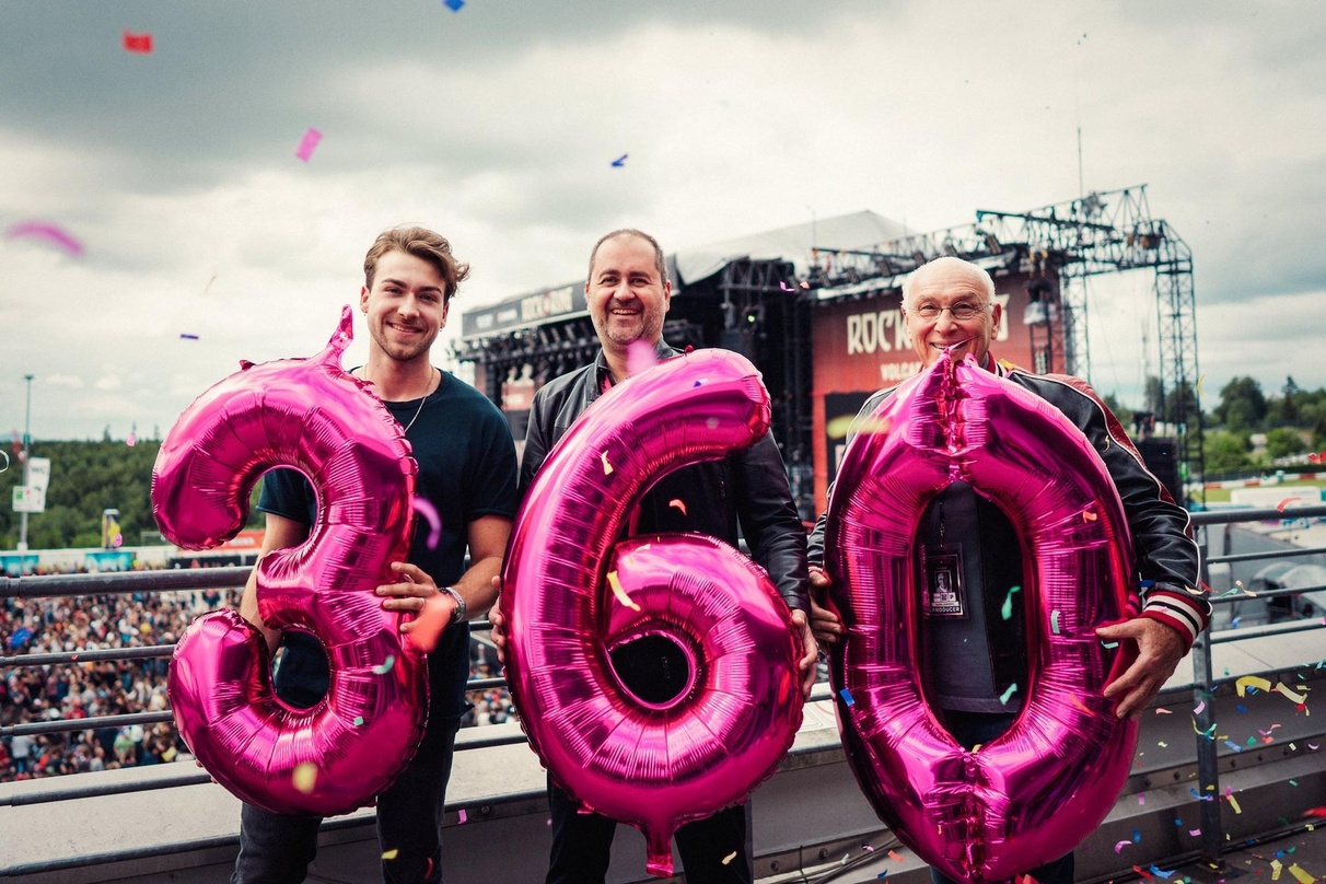 Ziehen nach einem Jahr eine positive Bilanz für MagentaMusik 360 (von links): Eli (Musiker), Michael Schuld (Leiter Kommunikation und Vertriebsmarketing Telekom Deutschland) und Marek Lieb...