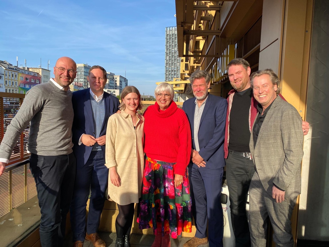 Besprachen sich in Hamburg (von links): Christian Gerlach, Carsten Brosda, Merle Bremer, Alexander Schulz, Stephan Thanscheidt und Benedikt Lökes