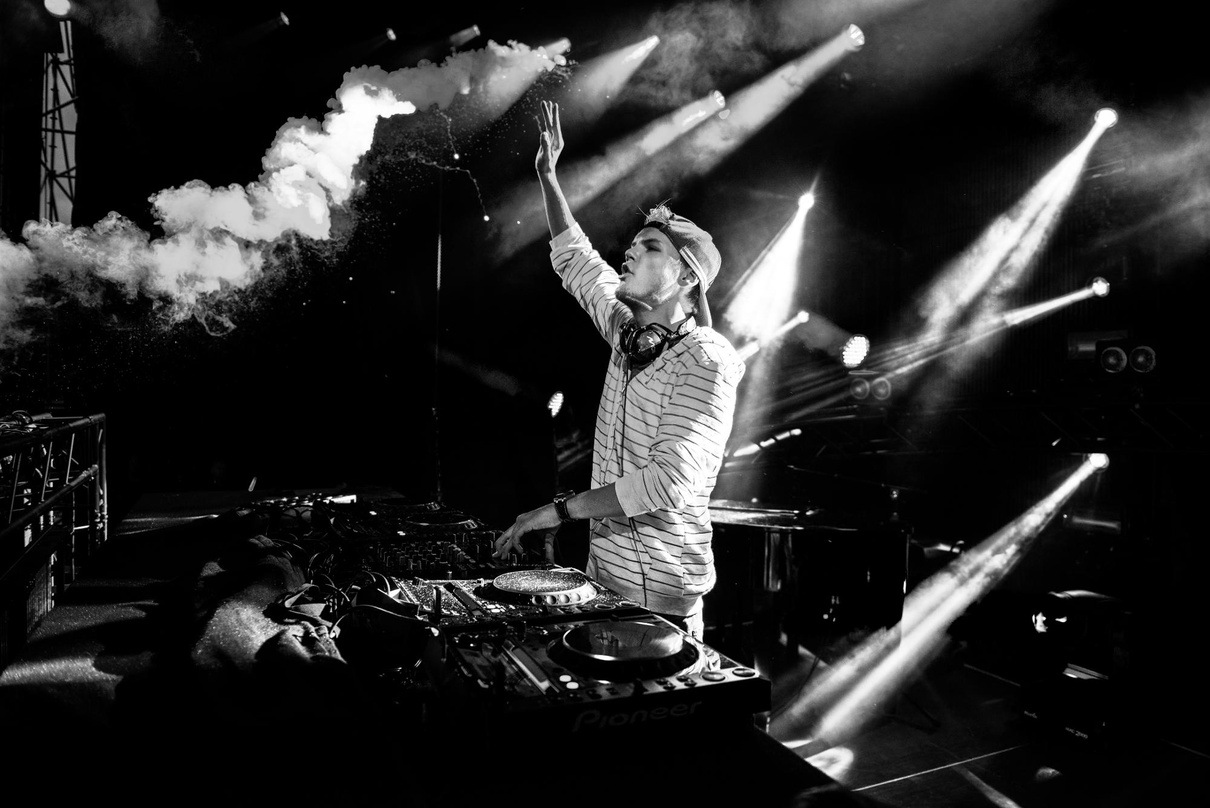 Tritt ein Teil seines musikalischen Erbes an Pophouse ab: Avicii